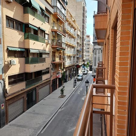 Comodo Aparta Estudio Centrico En Alicante Bagian luar foto