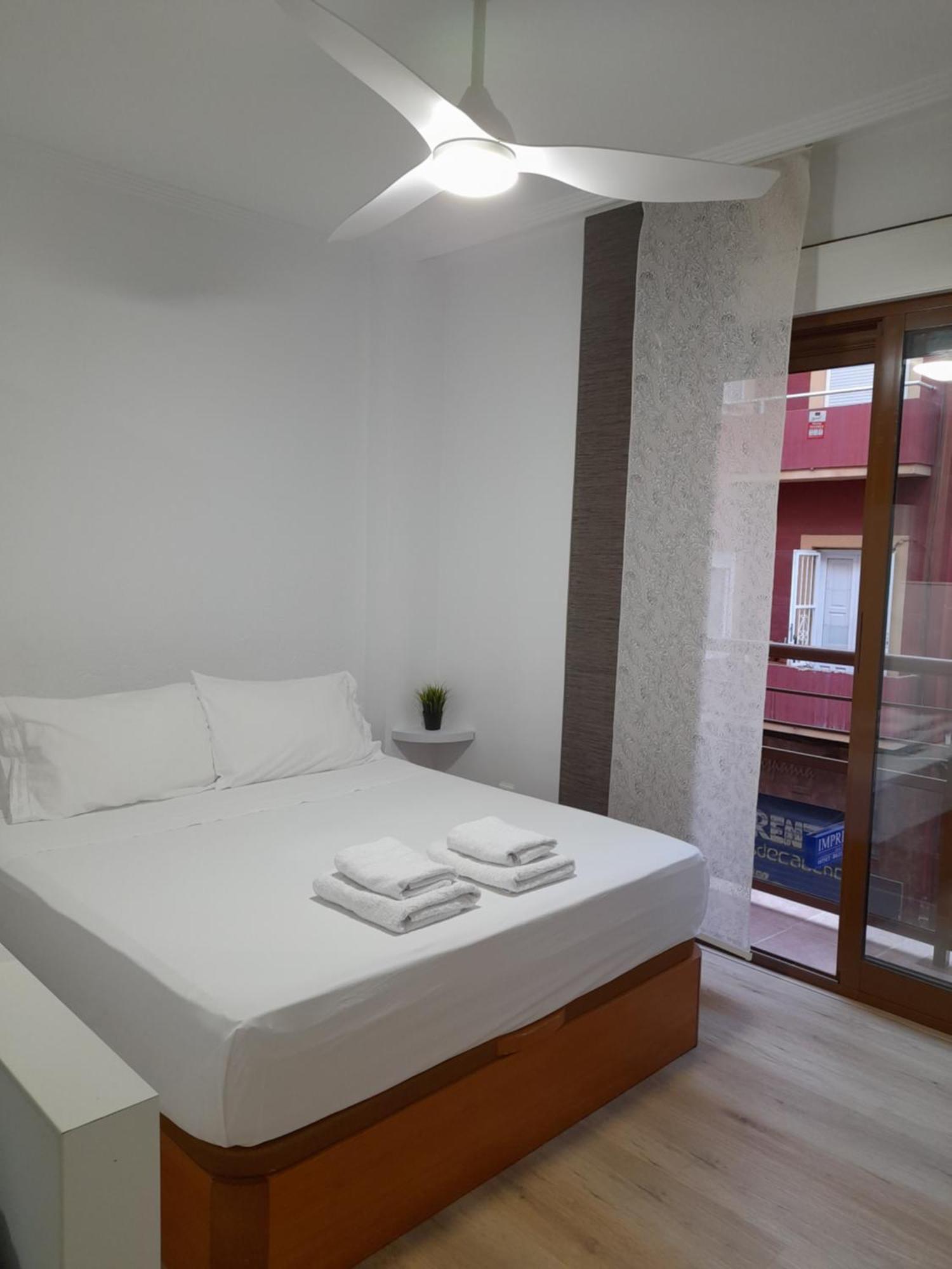 Comodo Aparta Estudio Centrico En Alicante Bagian luar foto