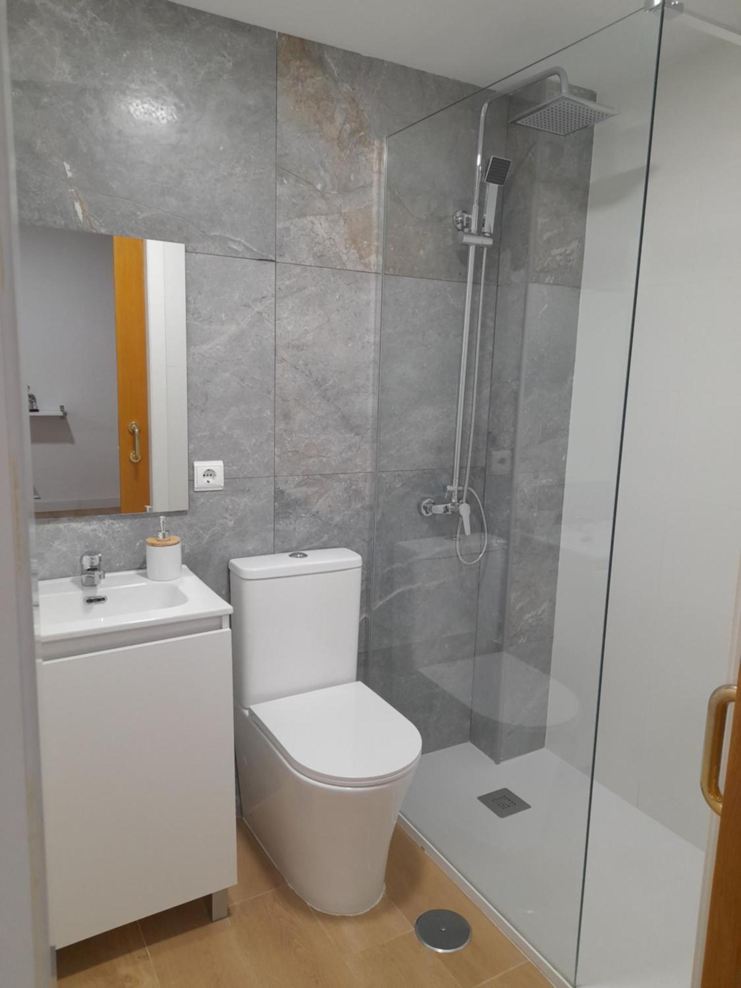 Comodo Aparta Estudio Centrico En Alicante Bagian luar foto