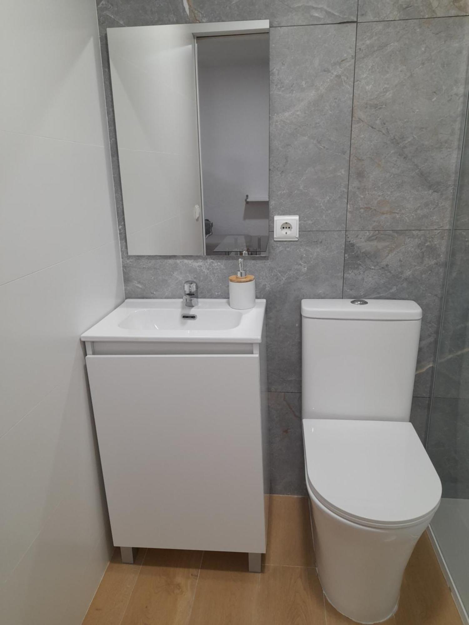 Comodo Aparta Estudio Centrico En Alicante Bagian luar foto