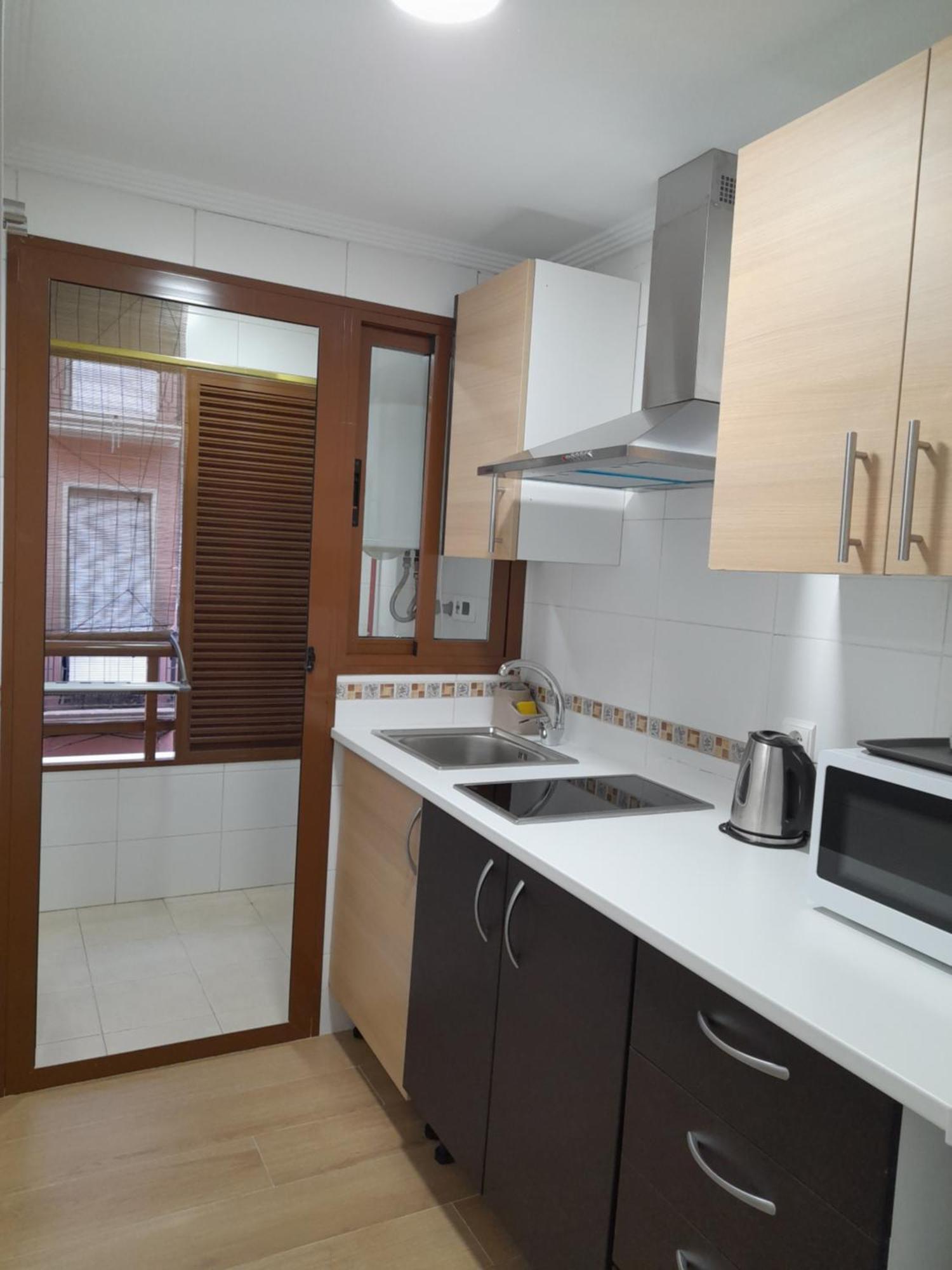 Comodo Aparta Estudio Centrico En Alicante Bagian luar foto