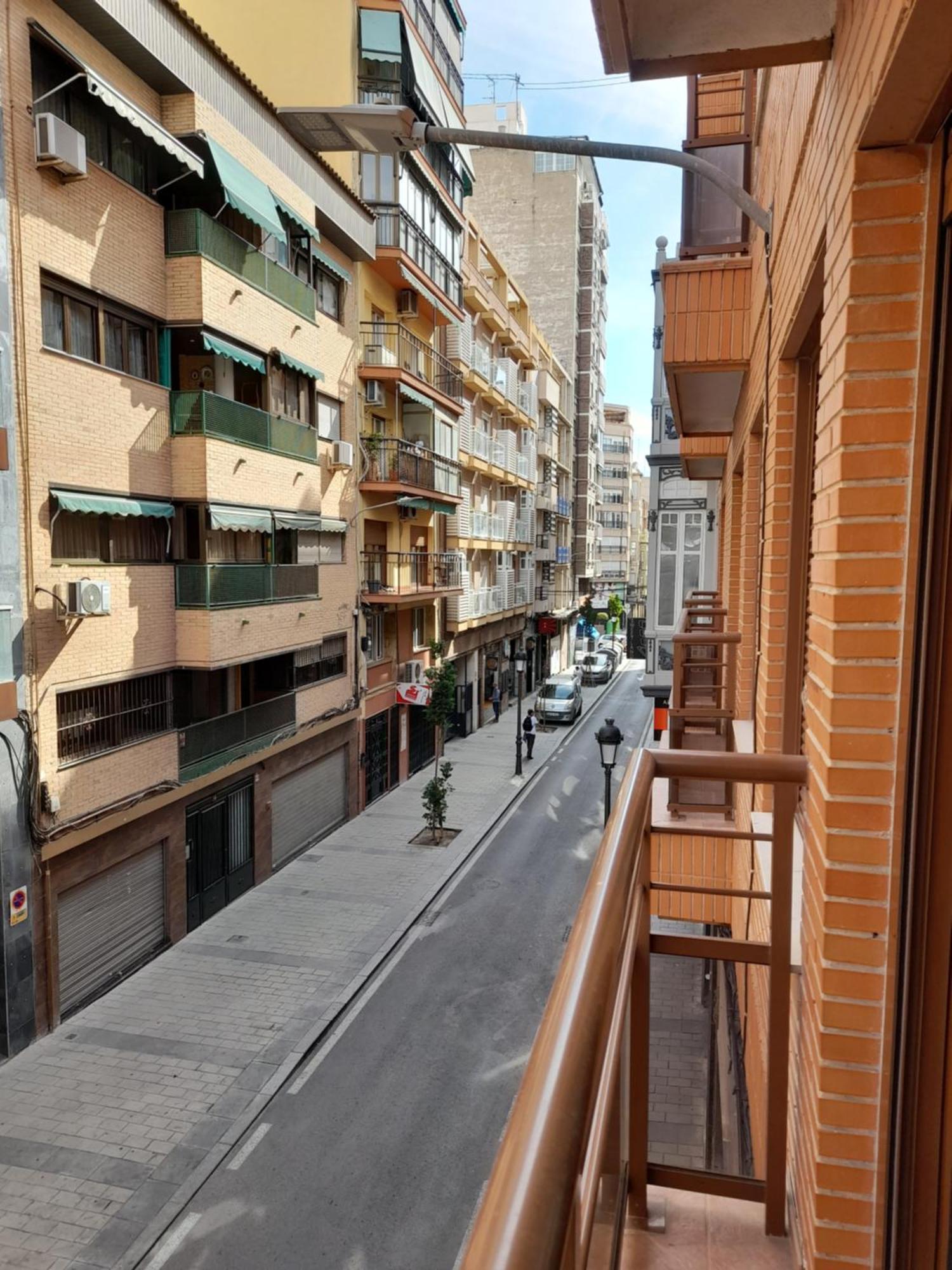 Comodo Aparta Estudio Centrico En Alicante Bagian luar foto